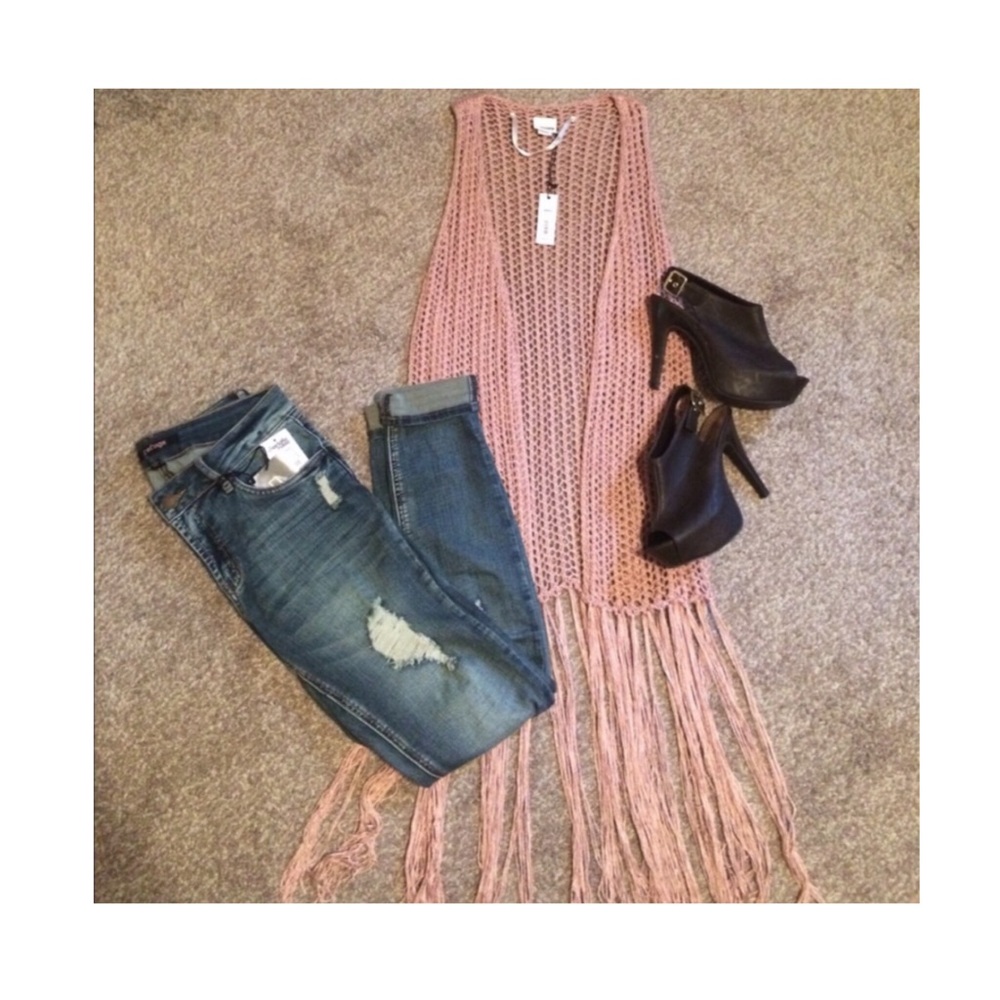 🌟NWT Knitted sleeveless shawl